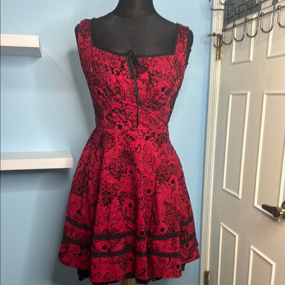Hot topic Red & Black Flocked Filigree Skull Dress - Picture 3 of 14